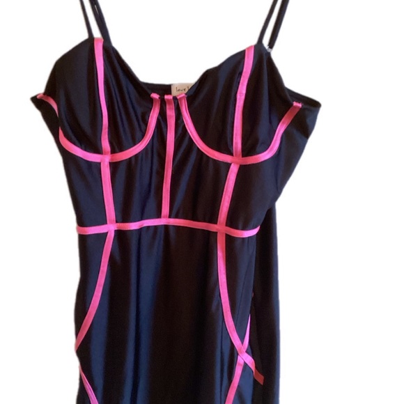 Pink and Black Midi Bodycon Dress - Picture 2 of 3